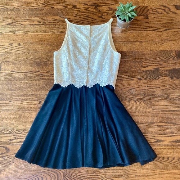 Jessica McClintock Black & Cream Lace Dress.  Size: 7/8 - Picture 4 of 10